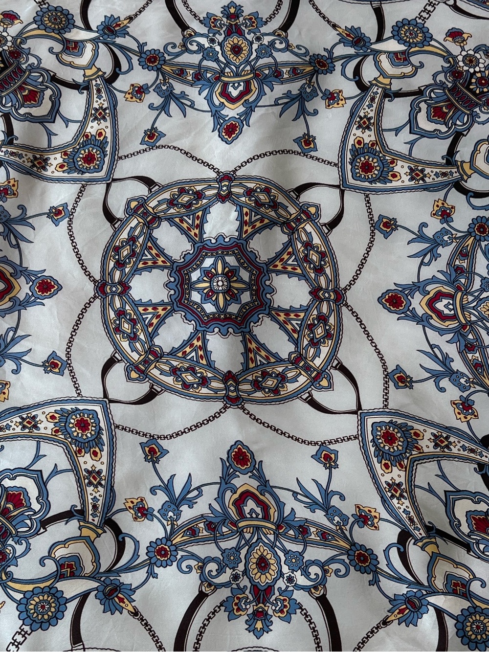 B. Agnès du Paris Square Scarf 25” x 26” Chain Print Satin Feel Bandana - Picture 4 of 5